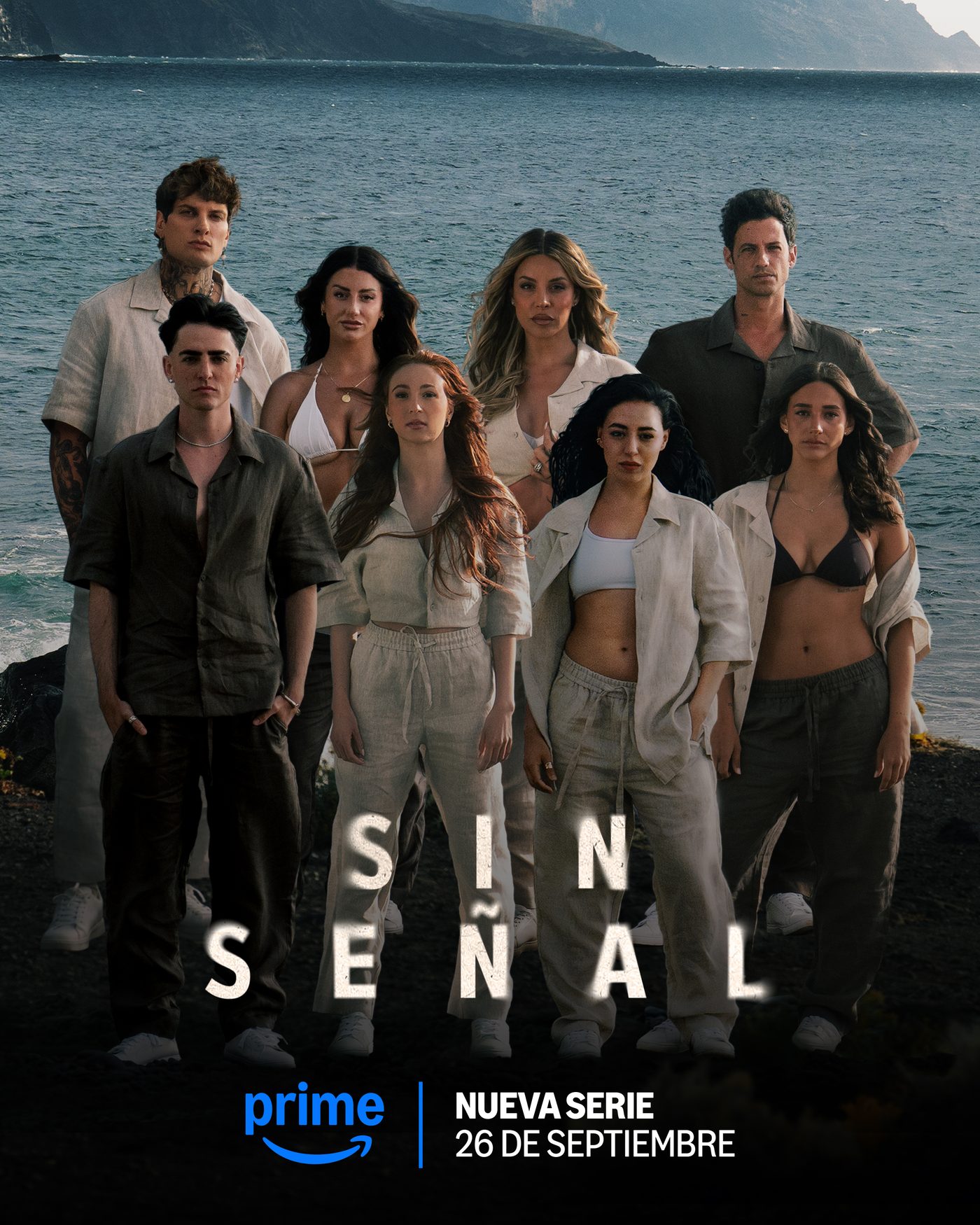 Cartel oficial de Sin Señal, la nueva serie de Prime Video: los ocho participantes en la costa. Estreno el 26 de septiembre.